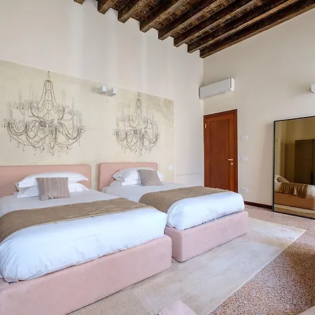 Ca' Moro Clemente Apartment *